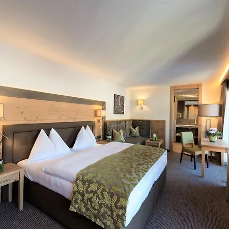 Zentral ****superior Hotell