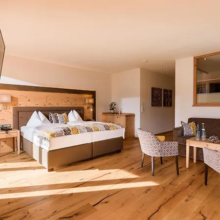 Zentral ****superior Hotell