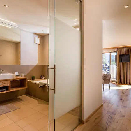 Zentral ****superior Hotell 4*